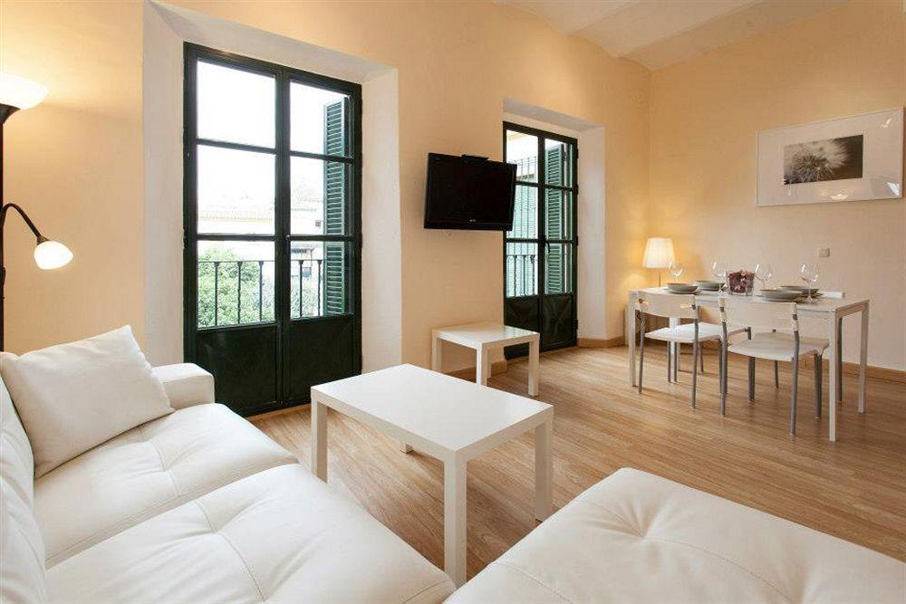 Plaza De Santa Cruz Apartment เซบีญา ภายนอก รูปภาพ