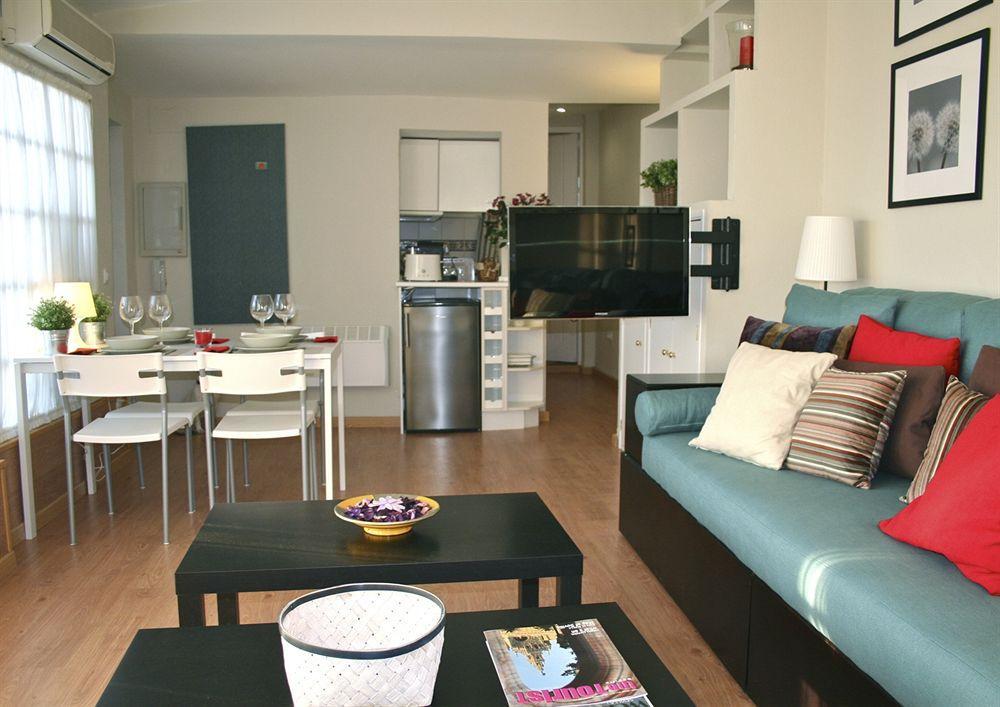 Plaza De Santa Cruz Apartment เซบีญา ภายนอก รูปภาพ